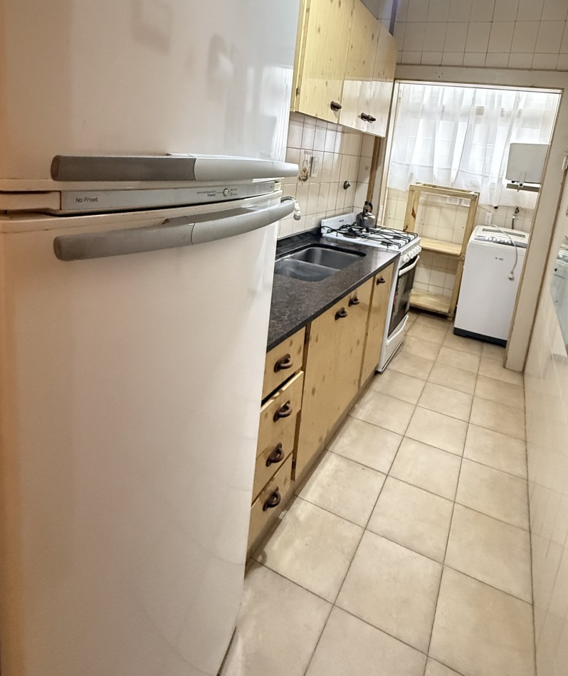 Departamento tres ambientes con Dep. y cochera Plaza Colon