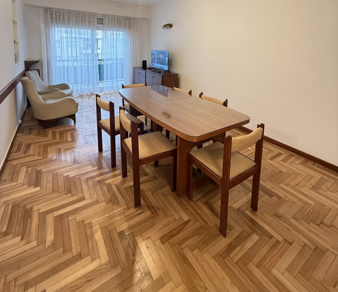 Departamento tres ambientes con Dep. y cochera Plaza Colon