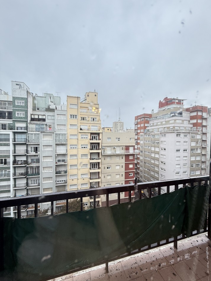 Departamento tres ambientes con Dep. y cochera Plaza Colon
