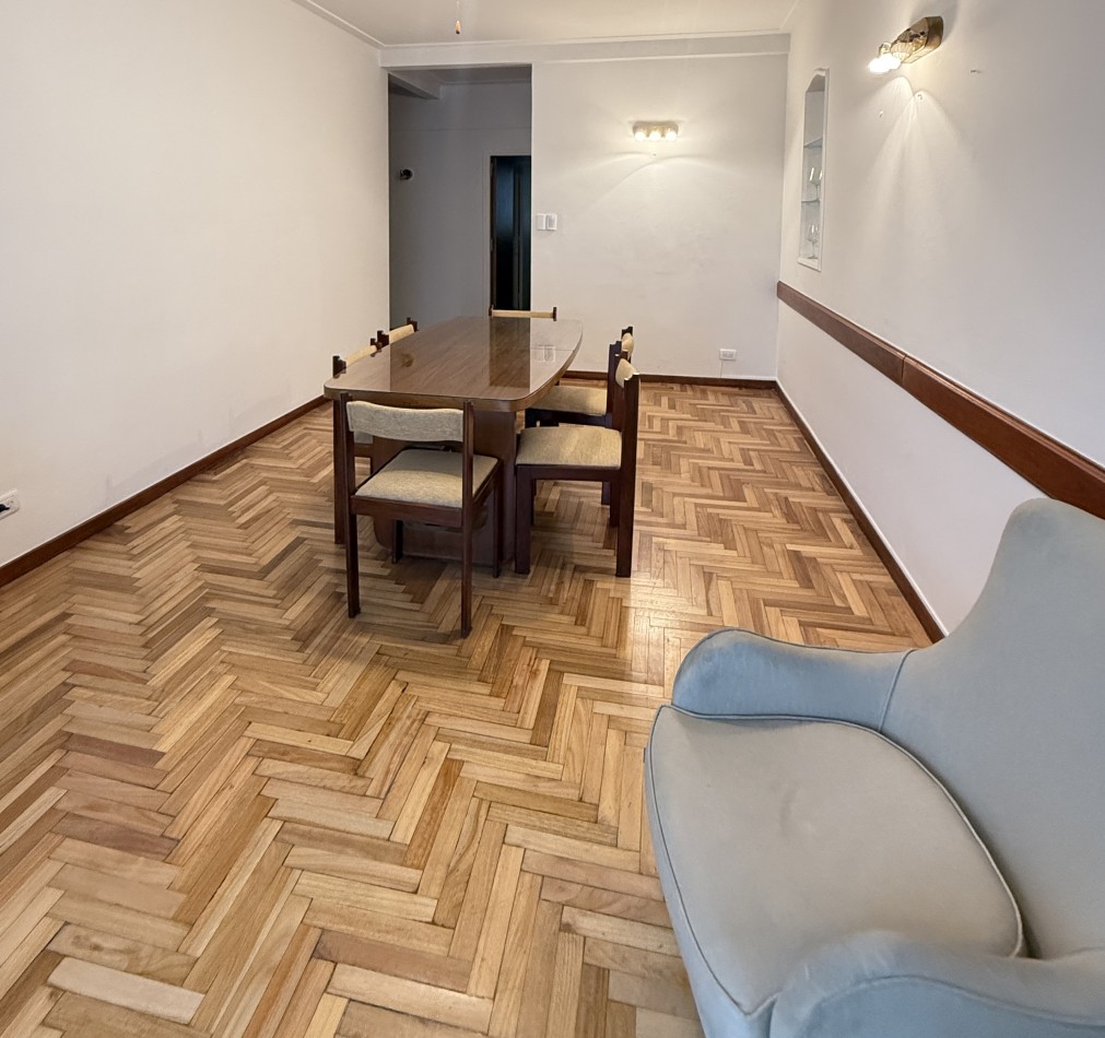 Departamento tres ambientes con Dep. y cochera Plaza Colon