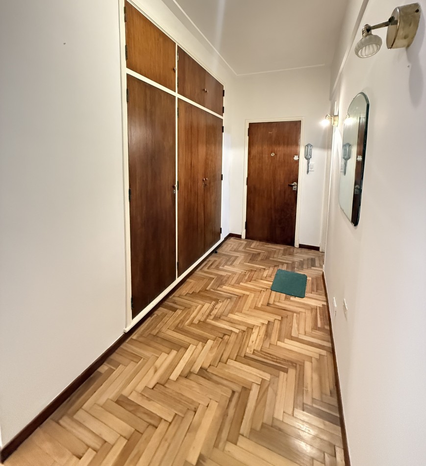 Departamento tres ambientes con Dep. y cochera Plaza Colon
