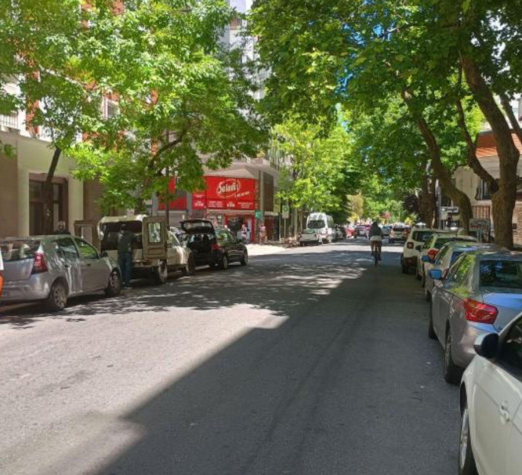 Departamento dos ambientes al frente
