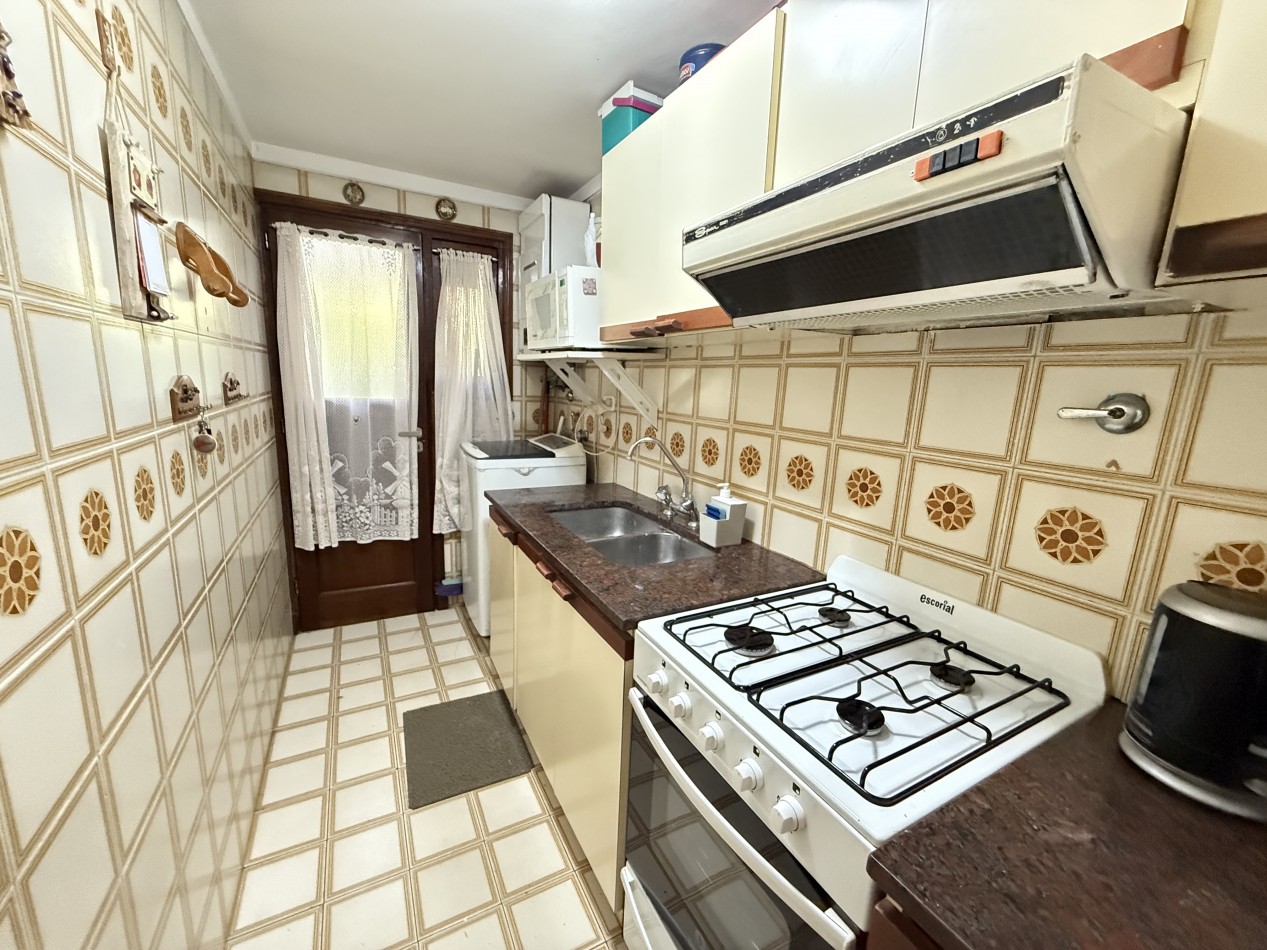 Departamento dos ambientes con cochera cubierta y baulera