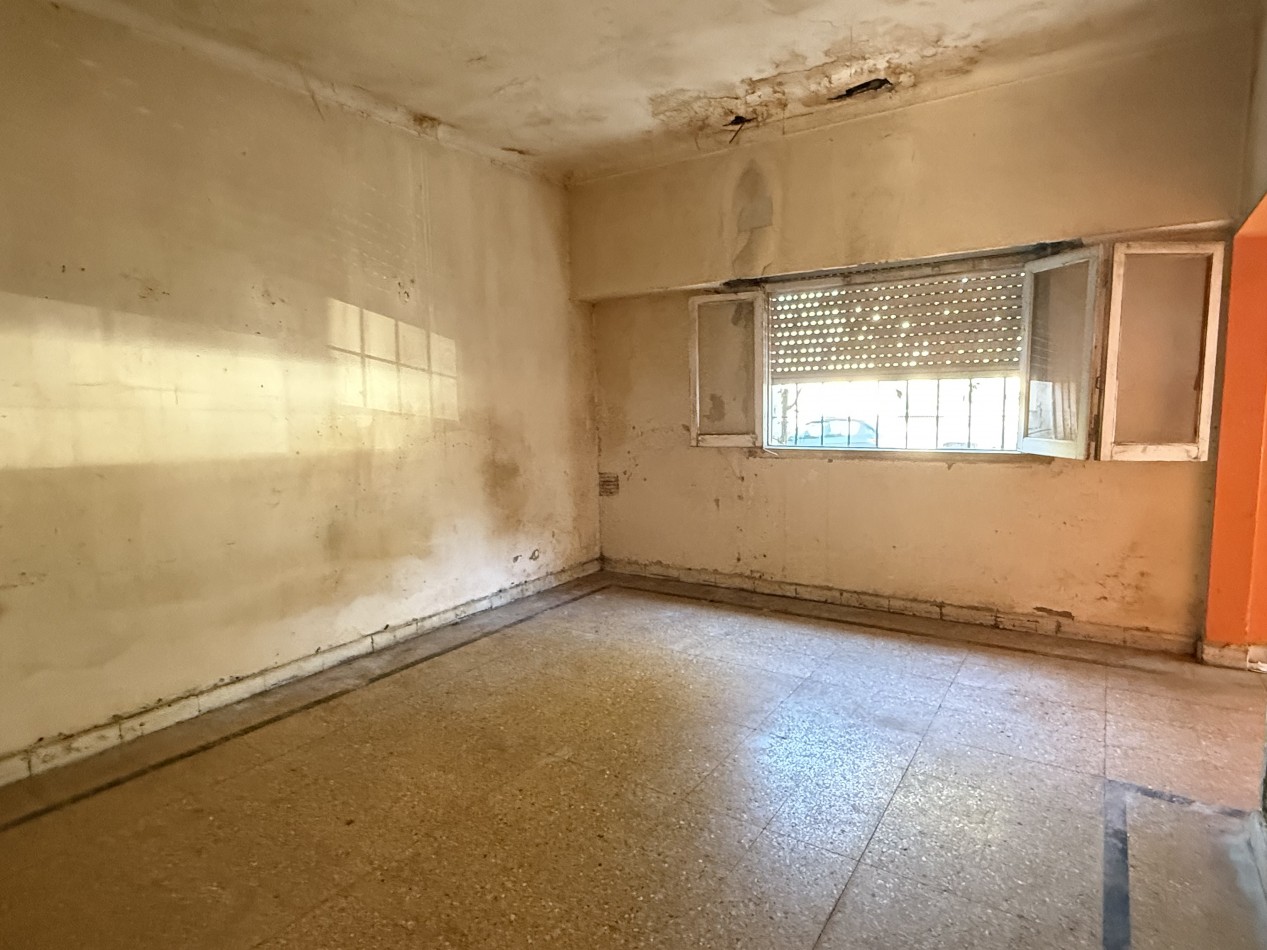 Casa cuatro ambientes a reciclar