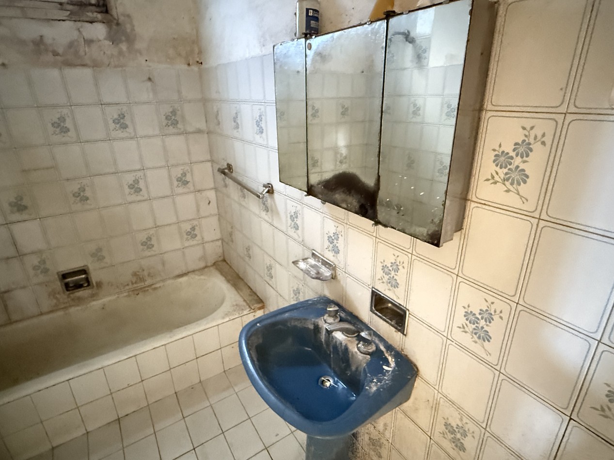 Casa cuatro ambientes a reciclar