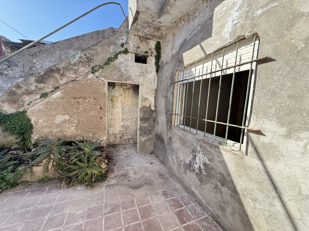 Casa cuatro ambientes a reciclar