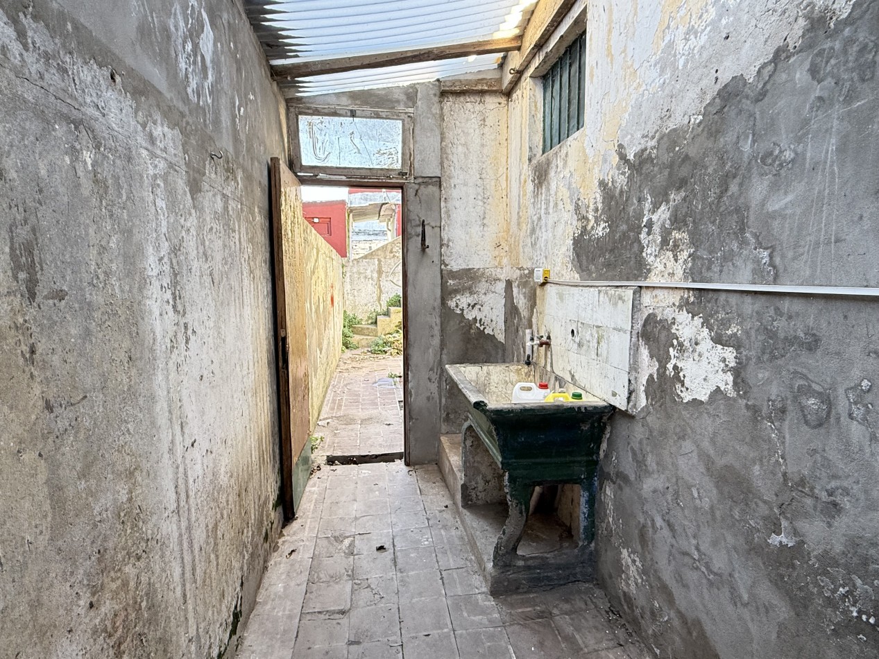 Casa cuatro ambientes a reciclar