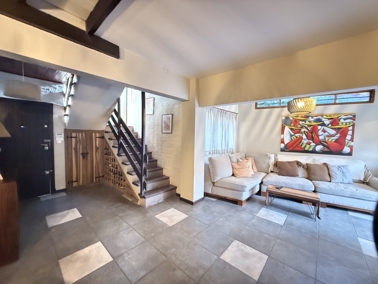 Casa en venta La Florida cinco ambientes