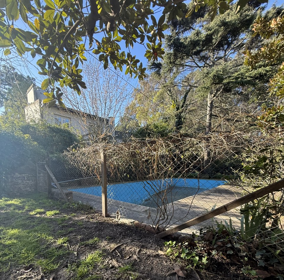 Casa en venta con gran lote y pileta 