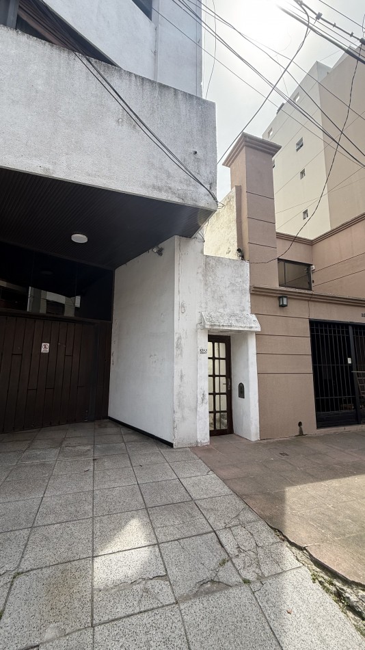 Casa de 4 ambientes a reciclar lote propio 