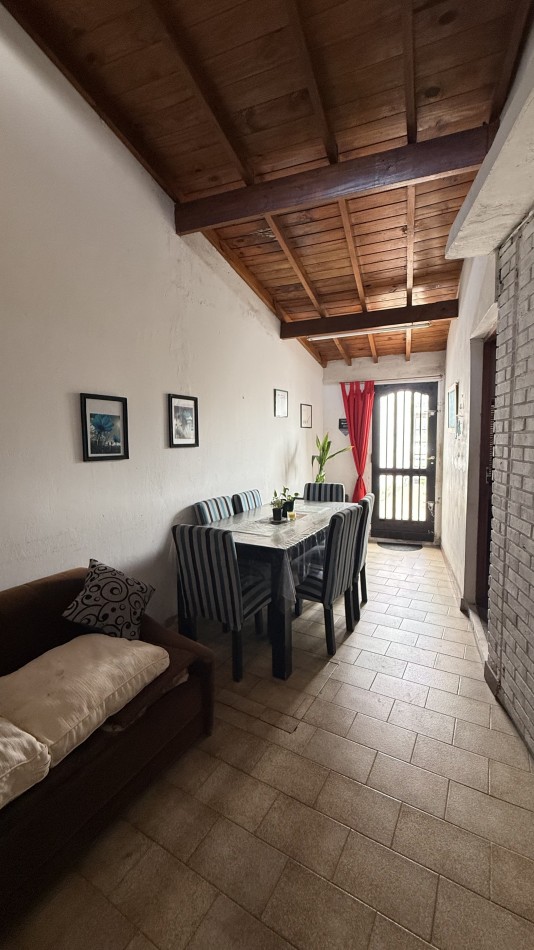 Casa de 4 ambientes a reciclar lote propio 