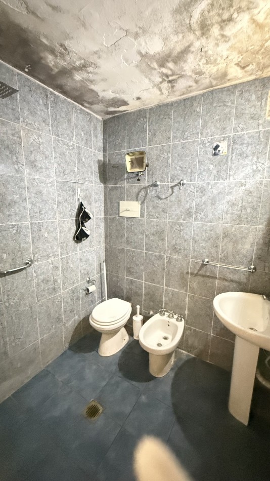 Casa de 4 ambientes a reciclar lote propio 