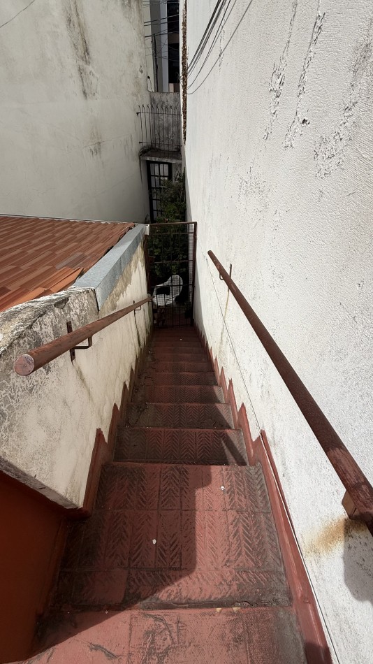 Casa de 4 ambientes a reciclar lote propio 