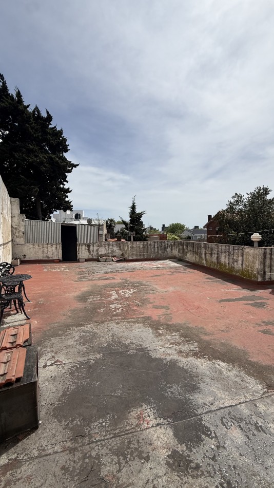 Casa de 4 ambientes a reciclar lote propio 