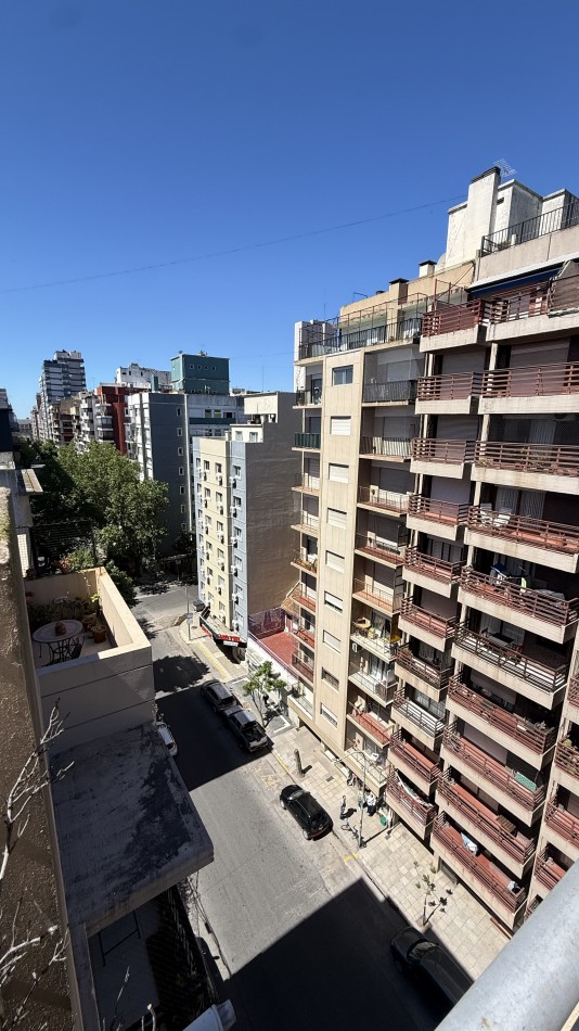 Departamento tres ambientes con gran terraza 