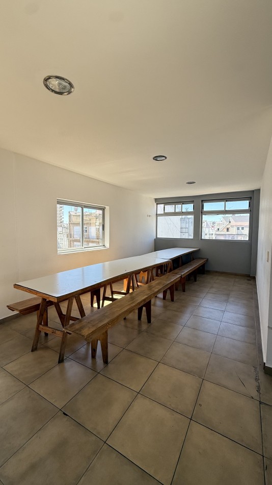 Departamento tres ambientes con gran terraza 