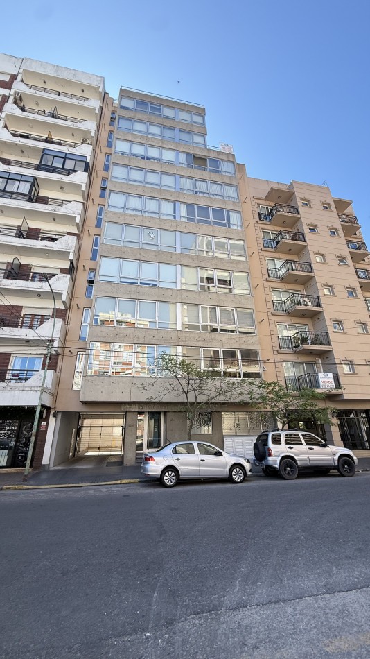 Departamento tres ambientes con gran terraza 