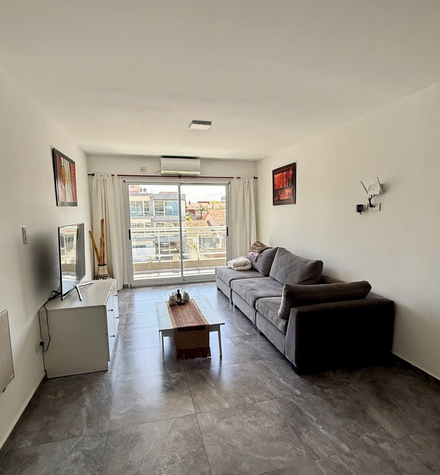 Departamento dos ambientes con cochera y quincha privado 