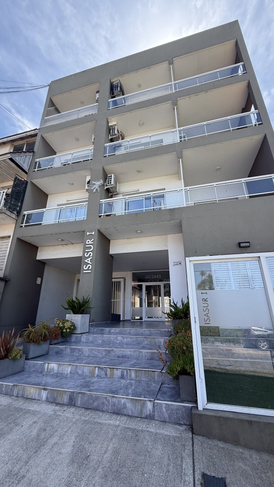 Departamento dos ambientes con cochera y quincha privado 