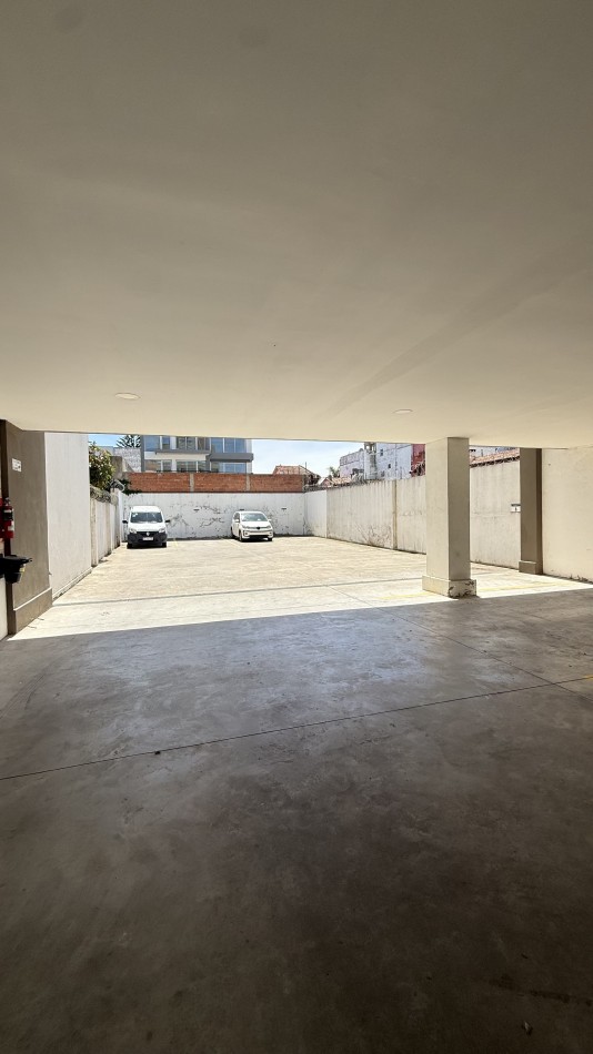 Departamento dos ambientes con cochera y quincha privado 