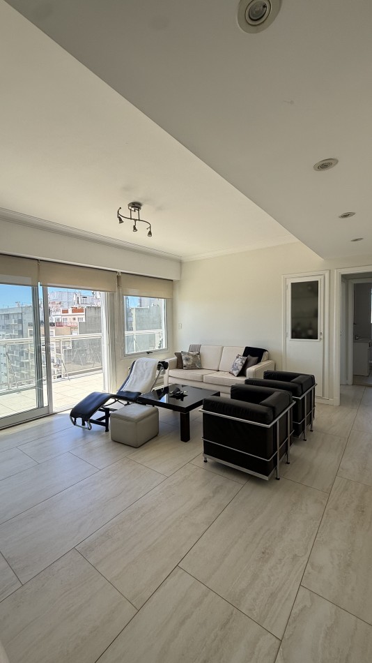 Departamento tres ambientes reciclado  con vista al mar 