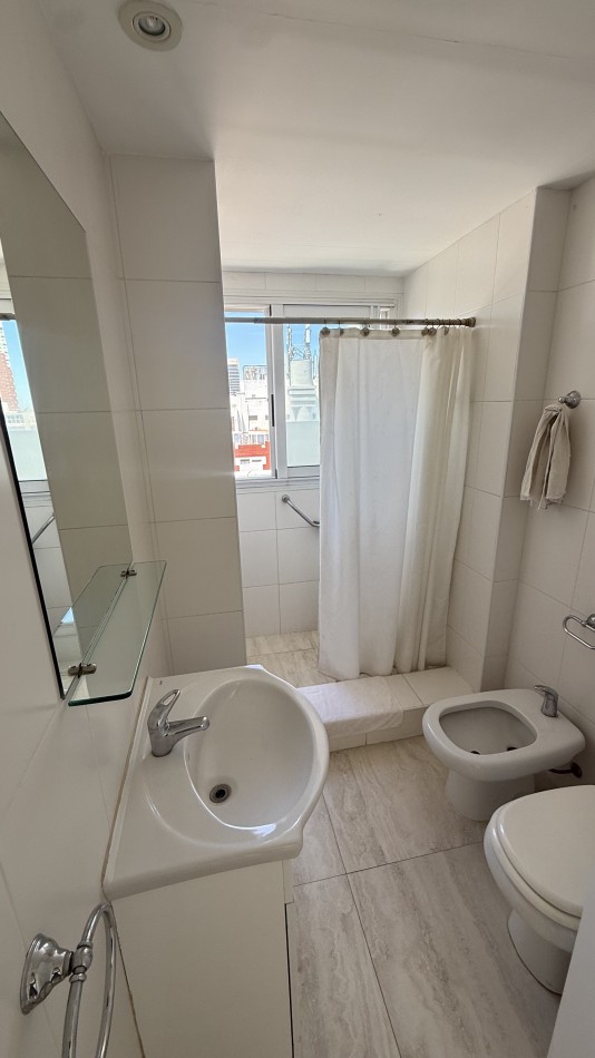 Departamento tres ambientes reciclado  con vista al mar 