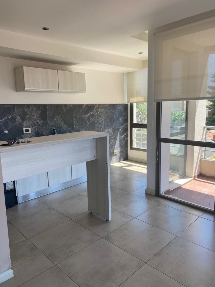 Departamento tres ambientes con cochera 