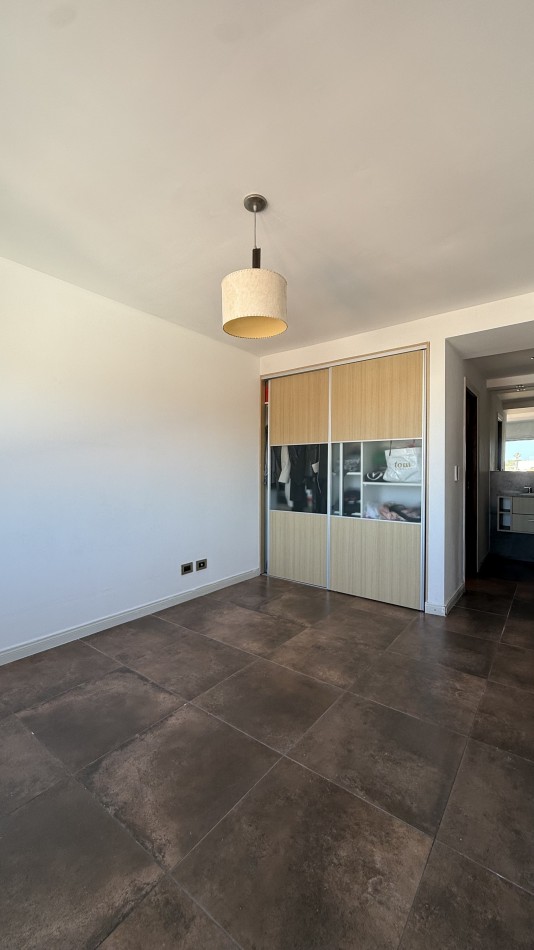 Departamento tres ambientes con cochera 