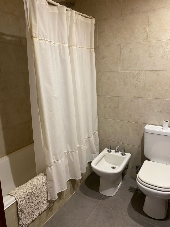 Departamento tres ambientes con cochera 