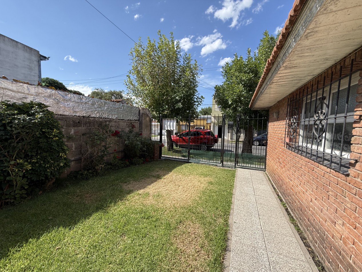 Casa en lote propio de tres ambientes 