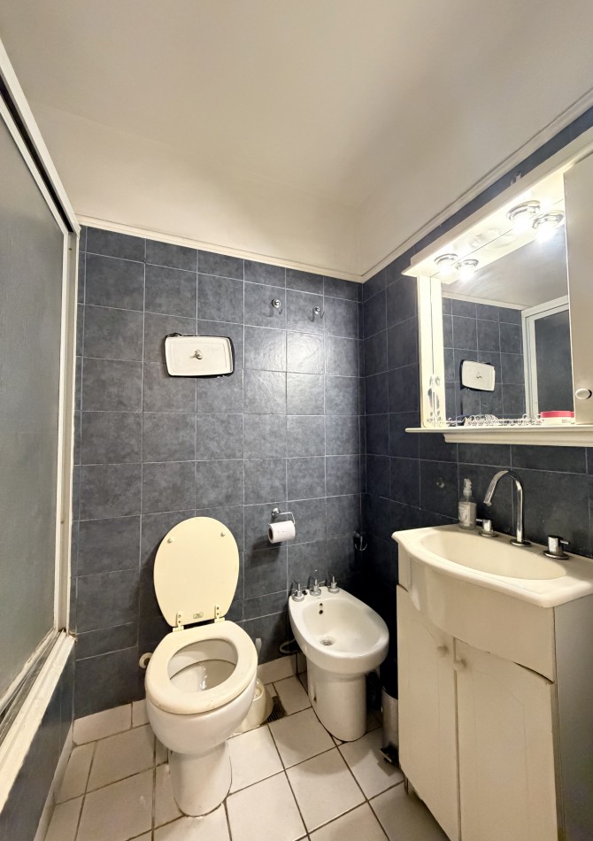 Departamento dos ambientes y medio, con patio y parrilla 