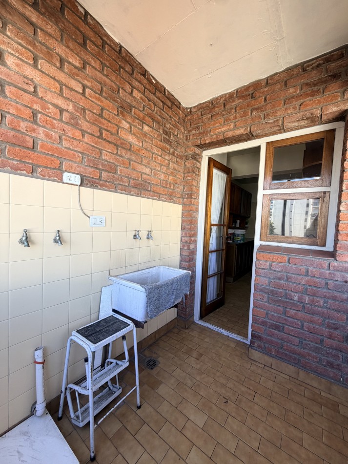 Departamento 4 ambientes para dependencias y cochera 