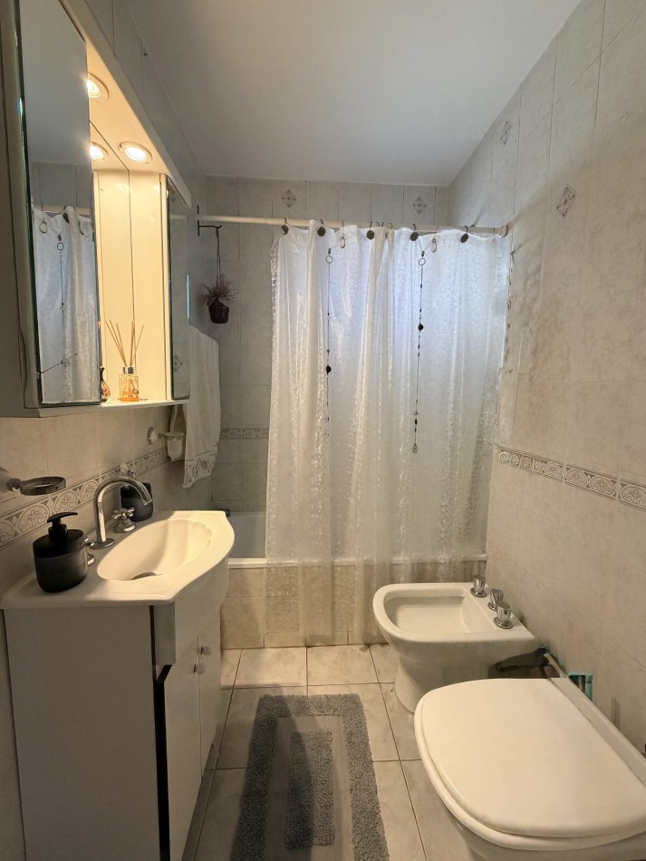 Venta departamento 4 ambientes con patio y cochera  