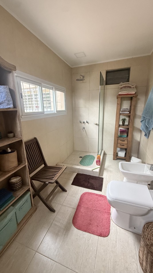 Casa en venta con pileta y amplio parque 