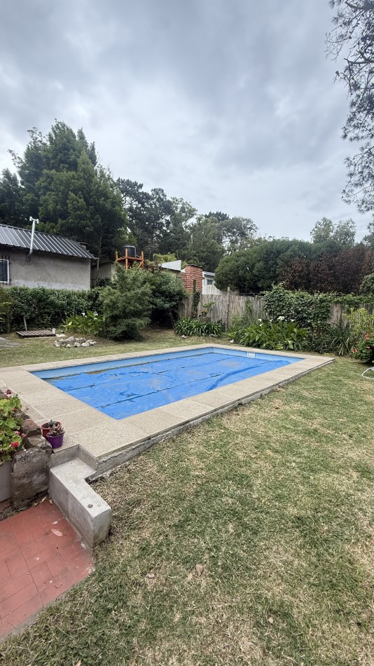 Casa en venta con pileta y amplio parque 