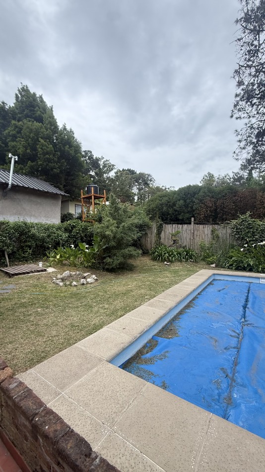 Casa en venta con pileta y amplio parque 