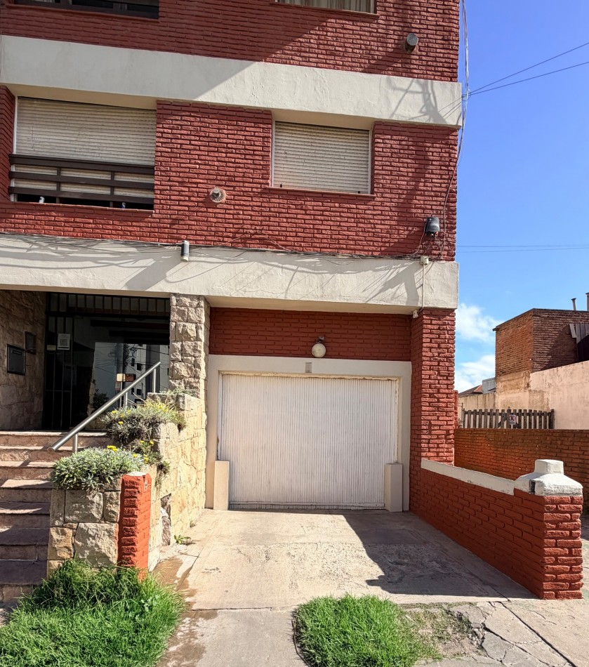 Departamento dos ambientes y medio, con patio y parrilla 