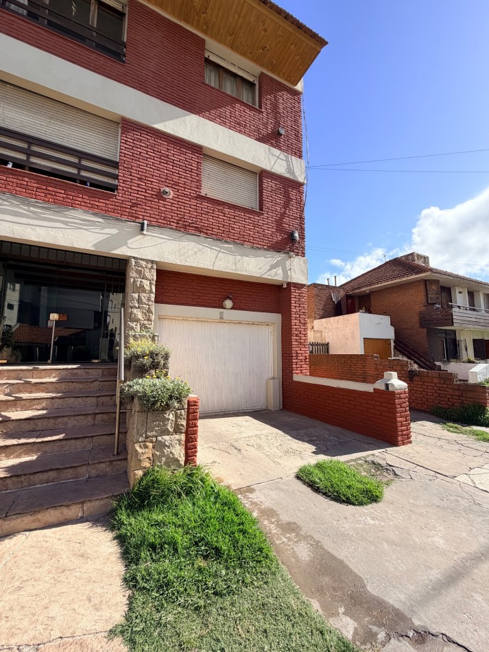 Departamento dos ambientes y medio, con patio y parrilla 
