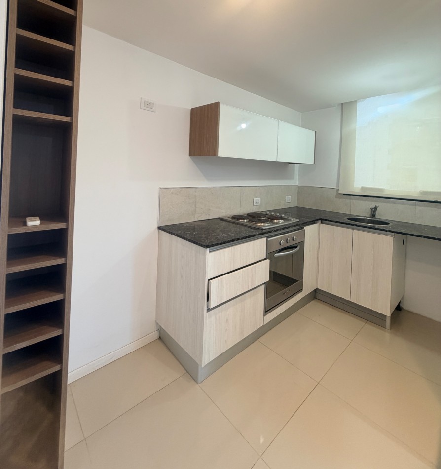 Departamento dos ambientes a la calle con cochera