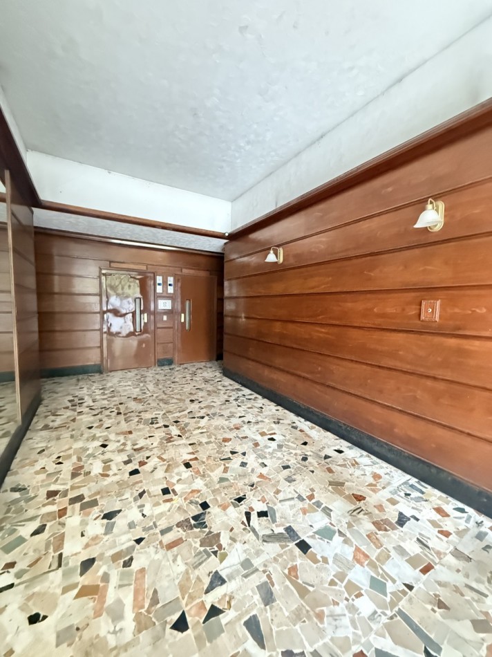 Departamento tres ambientes con Dep. y cochera Plaza Colon