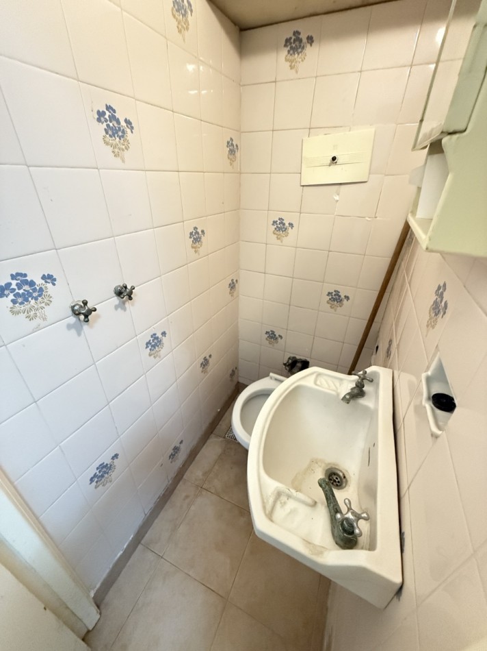 Departamento tres ambientes con Dep. y cochera Plaza Colon