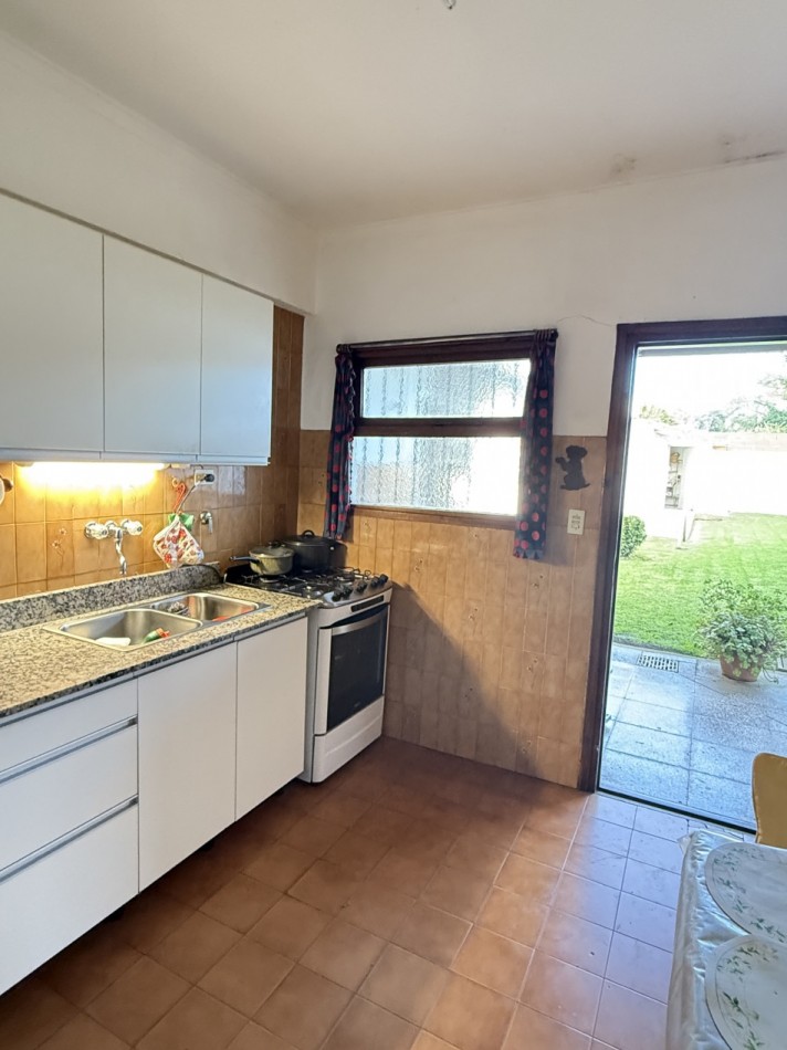 Casa en venta tres ambiente con departamento y espacio aereo para construccion