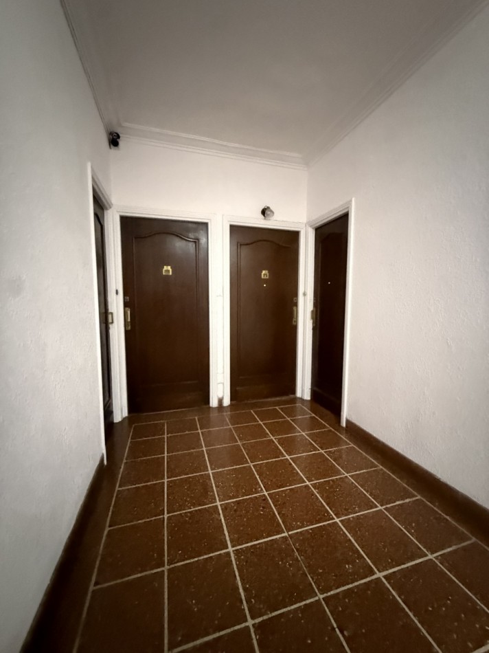 Departamento cuatro ambientes a la calle 