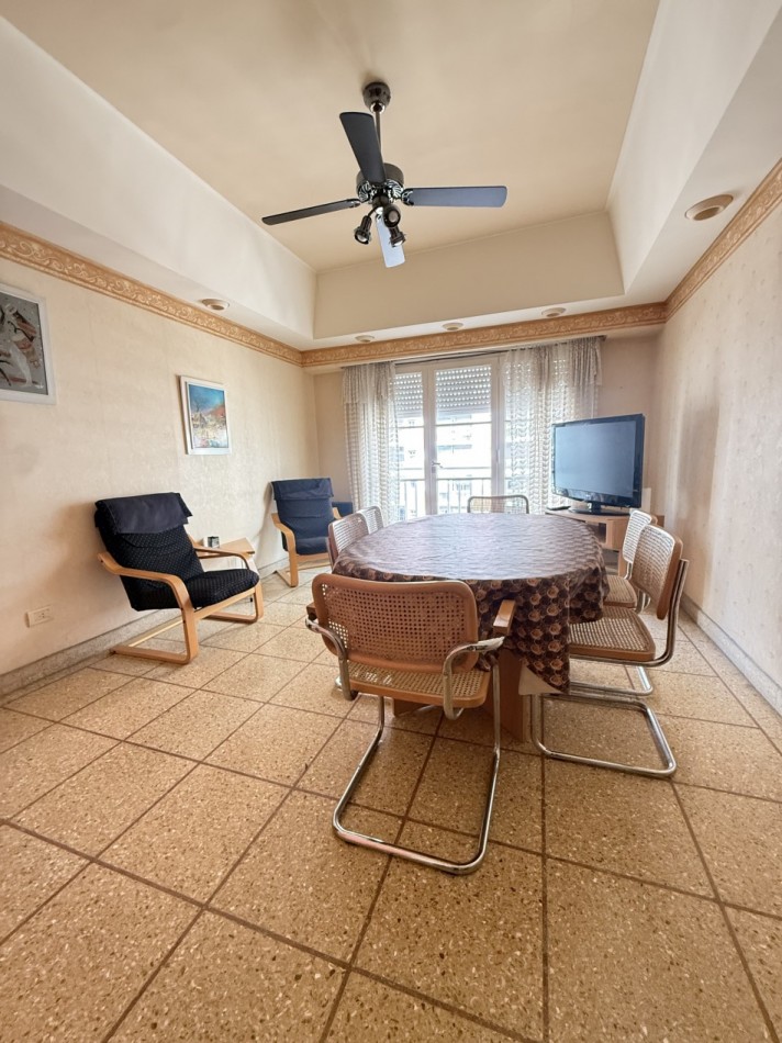 Departamento cuatro ambientes a la calle 