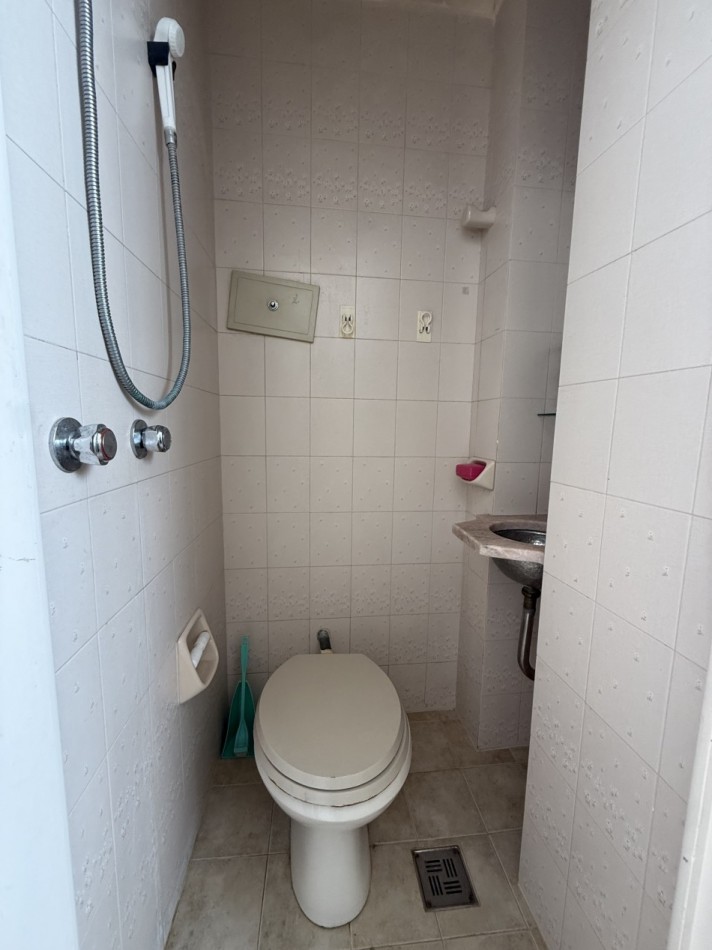 Departamento cuatro ambientes a la calle 