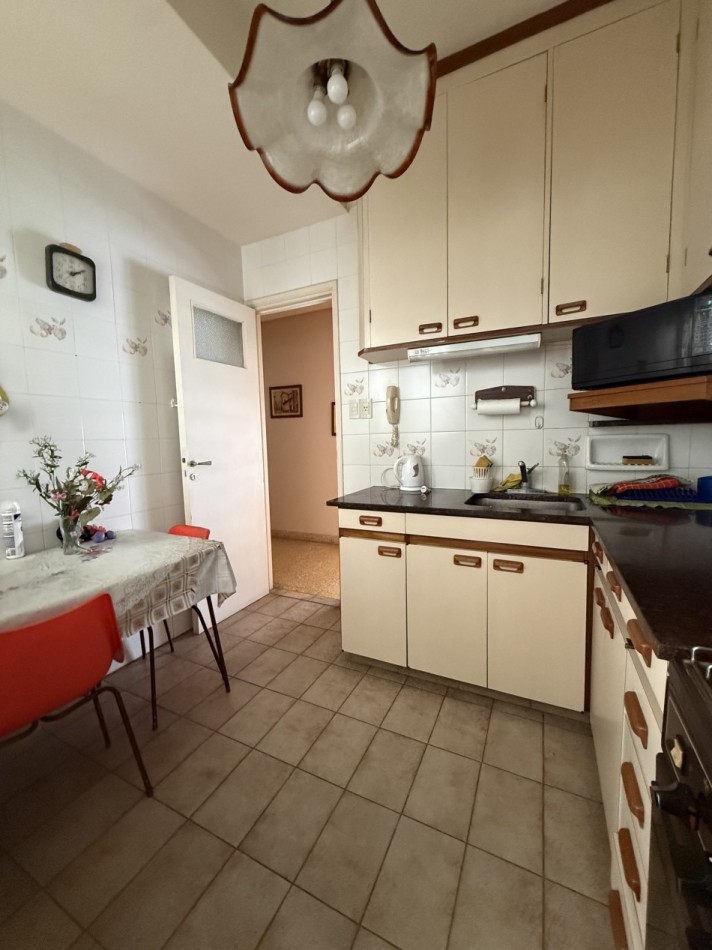 Departamento cuatro ambientes a la calle 