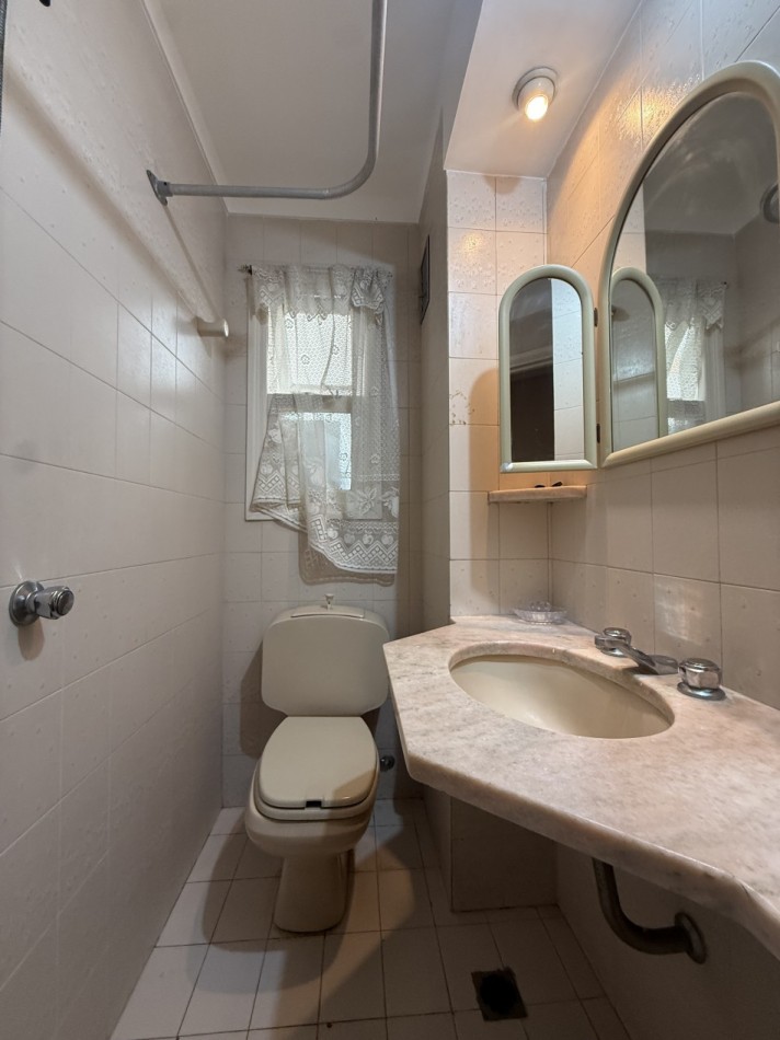 Departamento cuatro ambientes a la calle 