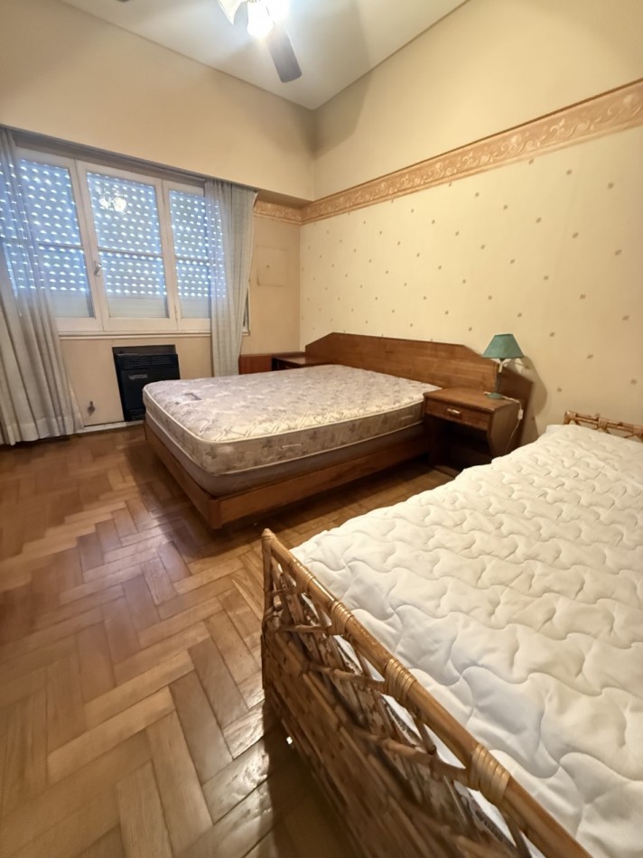 Departamento cuatro ambientes a la calle 