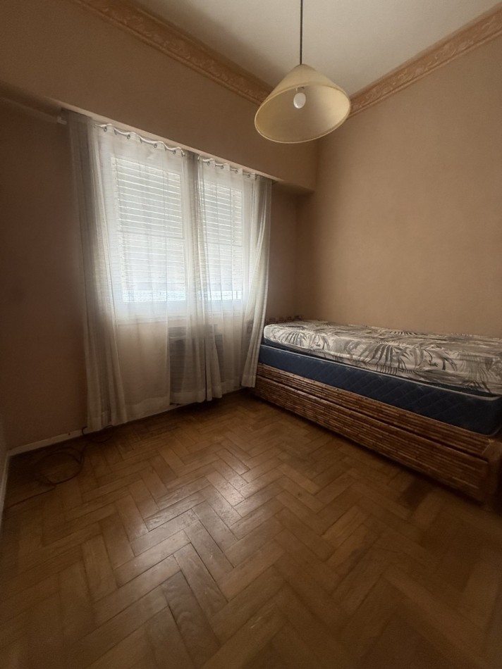 Departamento cuatro ambientes a la calle 