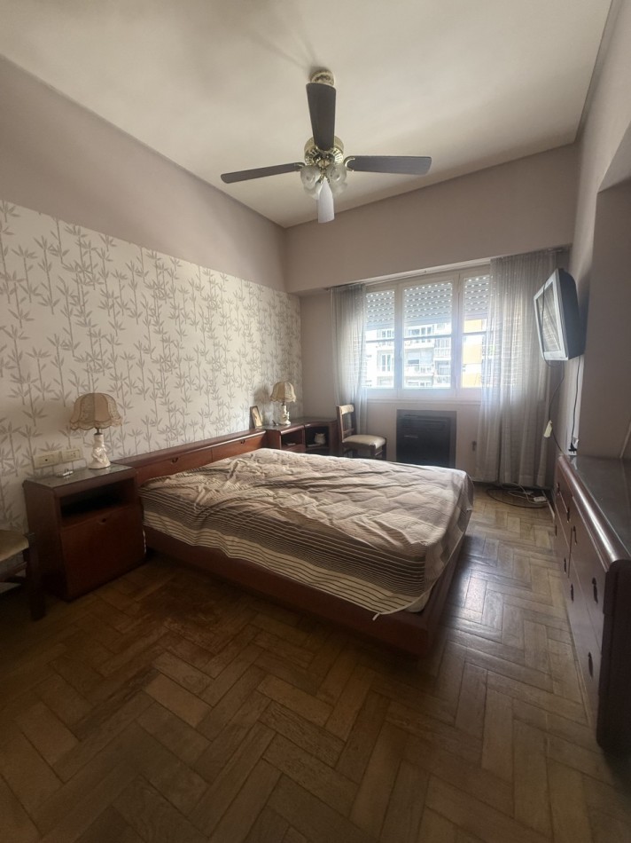 Departamento cuatro ambientes a la calle 